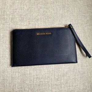 Michael Kors new wristlet